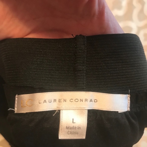 Black short ruffle skirt - Picture 2 of 2